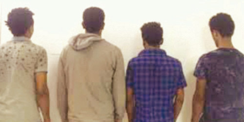  القبض على أفراد العصابة