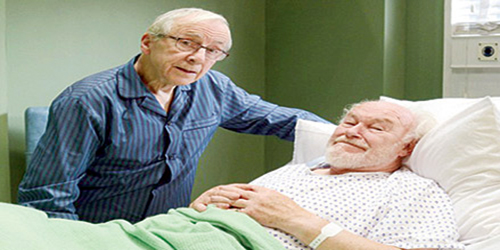  الممثل أندرو ساكس قبل وفاته في المستشفى