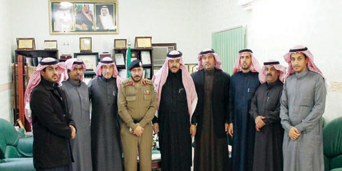   العقيد الرويلي مع رئيس وأعضاء المجلس البلدي