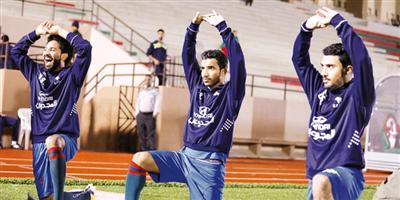 الاتفاق والقادسية يفتتحان ملفات مواجهتهما بقمة الشرقية 