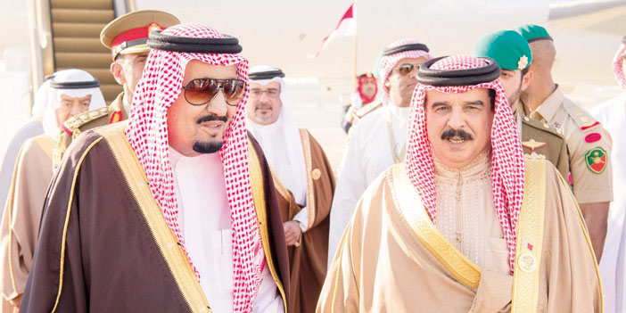  خادم الحرمين الشريفين خلال وصوله البحرين