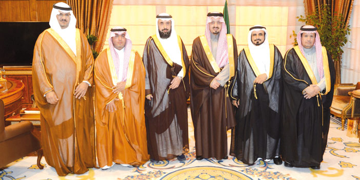  الأمير فيصل بن خالد مع أعضاء مجلس الشورى