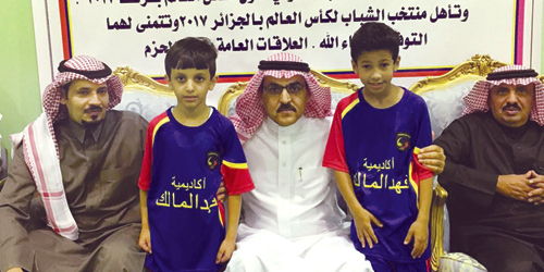  رئيس الاتحادين السعودي والعربي لكرة اليد تركي الخليوي ورئيس الحزم