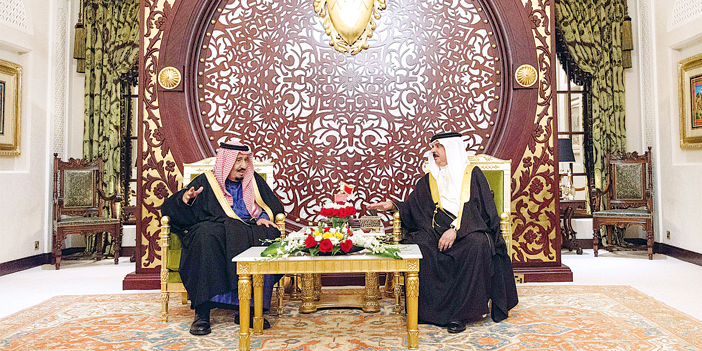  خادم الحرمين وملك البحرين خلال جلسة المباحثات