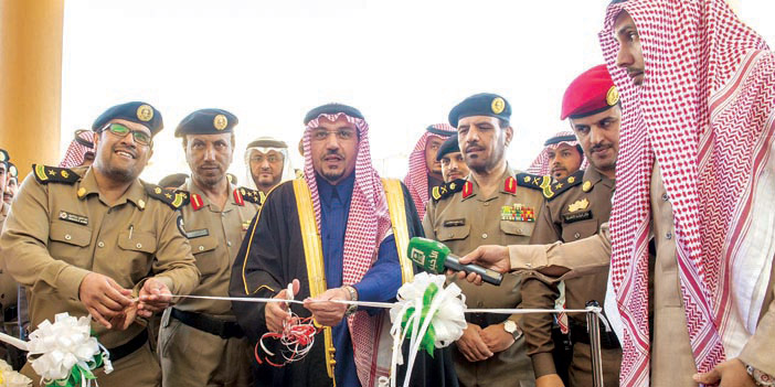  الأمير فيصل يقص شريط الافتتاح