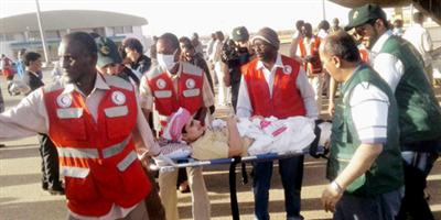 مركز الملك سلمان للإغاثة ينقل 27 مصابًا يمنيًا ويتكفل بعلاجهم في السودان 