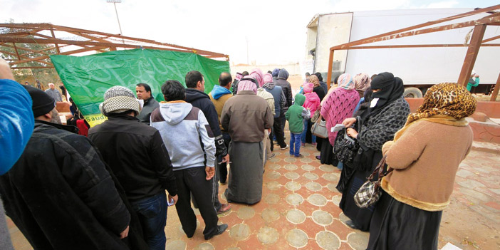  الفريق الإغاثي يوزع المساعدات على الأسر السورية