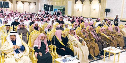   عدد من الحضور في لقاء أسرة آل محمد