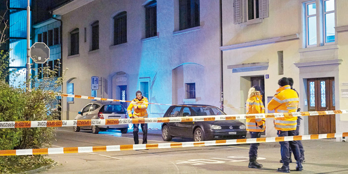  الأمن السويسري يحيط بالمركز الإسلامي الذي وقع فيه الهجوم الإرهابي