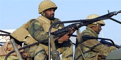 القوات الباكستانية تعتقل متطرفين وتستولي على مخبأ للأسلحة بكراتشي 