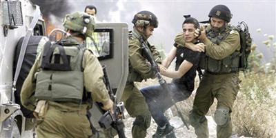 قوات الاحتلال تصيب فلسطينياً بمخيم بلاطة وتعتقل آخرين 