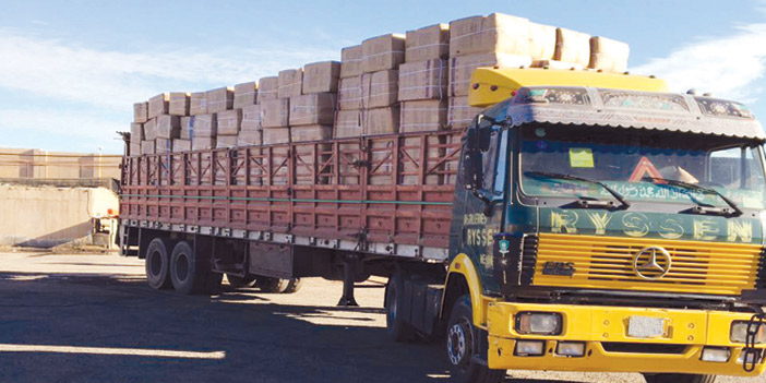 تواصل توزيع معونة الشتاء على نفقة أمير منطقة تبوك 