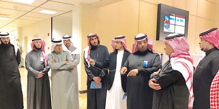  الجهني يشرح للوفد الإعلامي