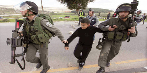  قوات الاحتلال تستمر باعتقال الشباب الفلسطيني