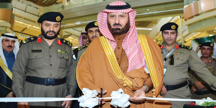  عبد الله بن مجدوع خلال افتتاحه أسبوع النزيل الخليجي
