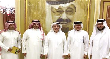 الأمير خالد بن عبد الله يستقبل المالك في منزله 