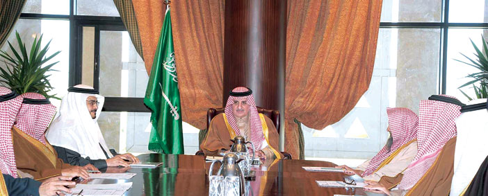   الأمير فهد بن سلطان مترئسا مجلس إدارة جمعية الملك عبدالعزيز