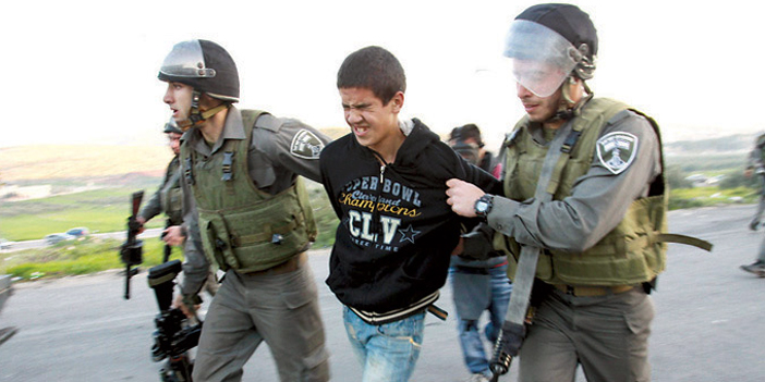  قوات الاحتلال تستمر باعتقال الشباب الفلسطيني