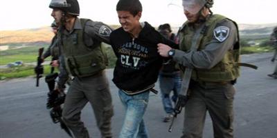 قوات الاحتلال الإسرائيلية تعتقل فلسطينيًا في قلقيلية 