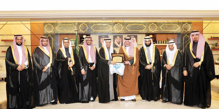  الأمير سعود بن نايف وعدد من منسوبي الجمعية