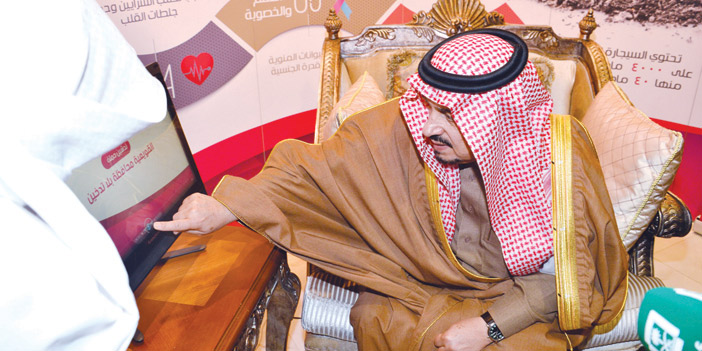  الأمير فيصل بن بندر مدشناً الحملة