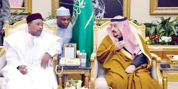  وصول رئيس النيجر وأمير منطقة الرياض في مقدمة مستقبليه