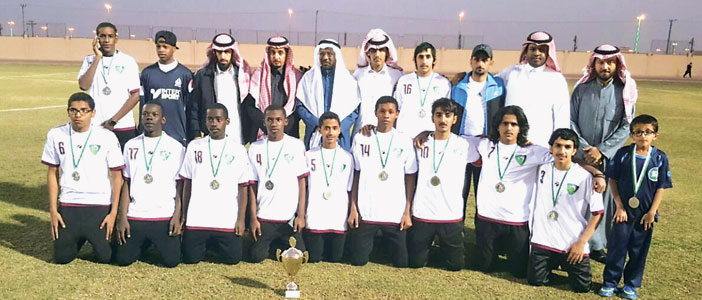  الفاو «ناشئون» أثناء التتويج