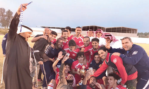  فرحة لاعبي العربي ببطولة القصيم