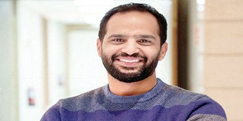 خارج الميدان - وصف نفسه بالمُجدّ.. وقال: أحب اسطنبول لأنني أحب أمي.. الإعلامي مفيد النويصر لــ(خارج الميدان): 