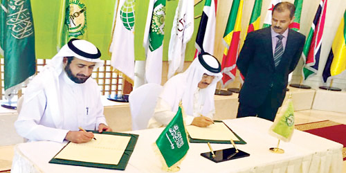  جانب من توقيع الاتفاقية