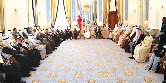   رئيس وزراء البحرين خلال لقائه الأستاذ/ خالد المالك رئيس اتحاد الصحافة الخليجية والأمين العام السابق