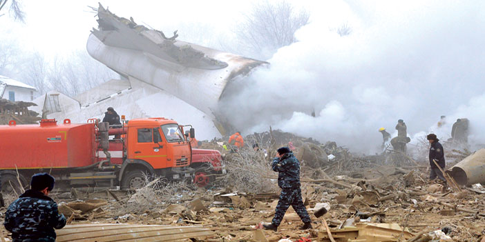  جانب من الدمار الذي خلفه سقوط الطائرة التركية المنكوبة بقرغيزستان