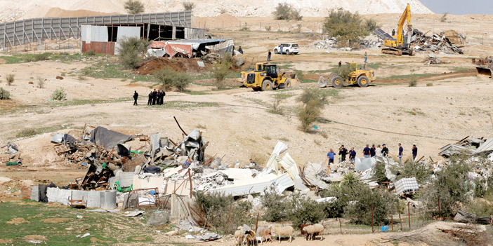  قوات الاحتلال تهدم منزلا فلسطينيا في النقب