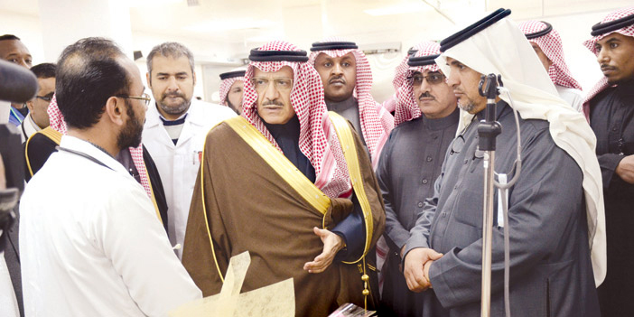  الأمير مشعل خلال اطمئنانه على الشيخ الرشودي