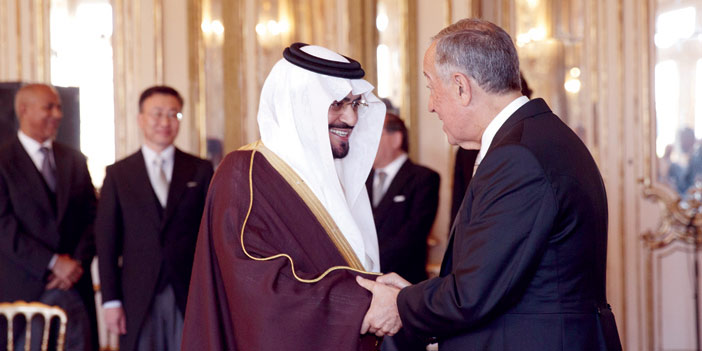  السفير عادل بخش يقدم التهنئة بالعام الجديد للرئيس البرتغالي