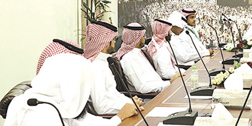  المنصور يرأس اجتماع العلاقات العامة