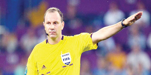  السويدي اريكسون يضبط قمة الأهلي والشباب