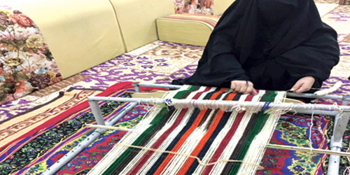  نفلاء تعمل على صناعة أحد منتجاتها