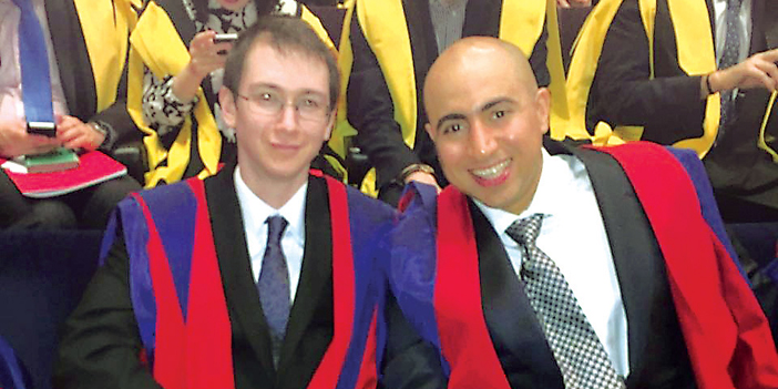 الأمير الدكتور تركي بن خالد يحتفي بتخرجه في جامعة كنجز كوليج لندن 