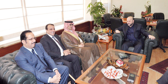 وزير الإعلام اللبناني يستقبل المستشار بخاري 