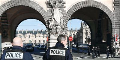 اعتداء يشتبه بأنه «إرهابي» على عسكريين أمام متحف اللوفر في باريس   