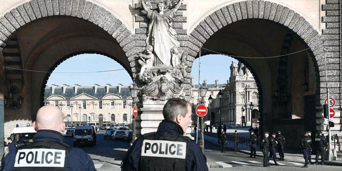  انتشار أمني فرنسي بعد الاعتداء على متحف في باريس