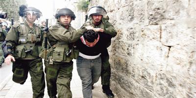 قوات الاحتلال تقتحم محافظة الخليل وتعتقل فلسطينياً 