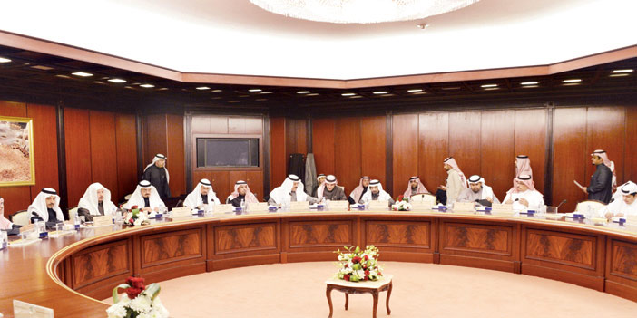   رئيس مجلس الشورى خلال لقائه مع المواطنين