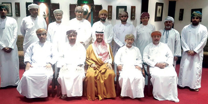 الأمير الدكتور بندر بن سلمان بن محمد آل سعود يجتمع بجمعية المحامين بسلطنة عمان 