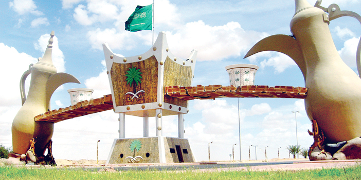 أمير منطقة  الرياض يدشن مبنى المركز الحضاري وساحة الاحتفالات ومبنى البلدية 