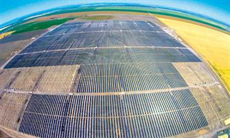 عبداللطيف جميل للطاقة توقع عقداً للطاقة الشمسية في أستراليا 