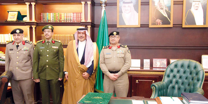  الأمير مشاري مع اللواء المحمدي واللواء الوذيناني