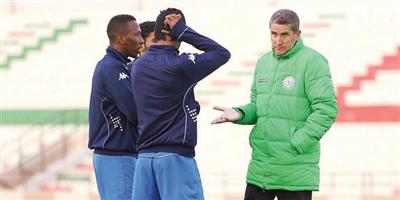 مدرب الاتفاق يكتفي بالتدريبات الصباحية استعداداً للوحدة 