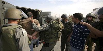 قوات الاحتلال تعتقل 13فلسطينياً في عدة محافظات 